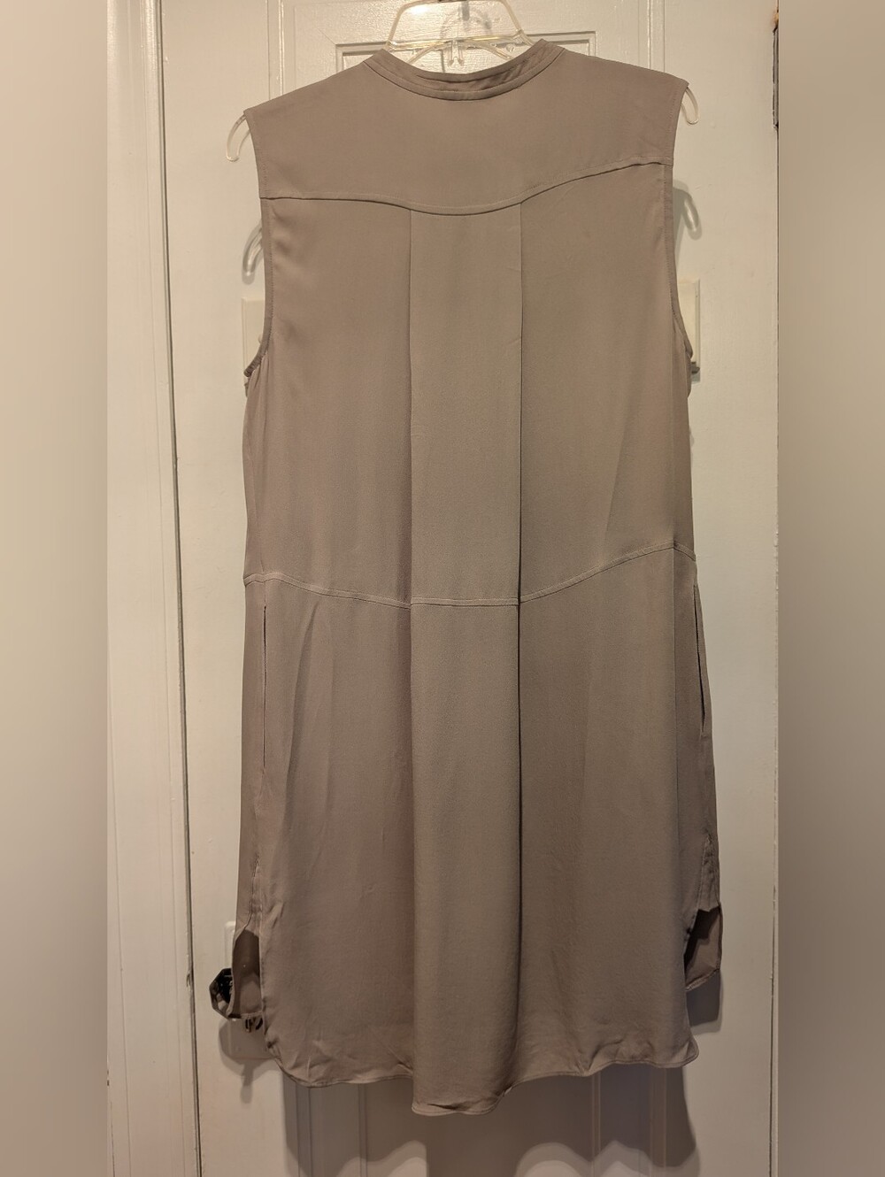 Classy Wilfred Taupe Sleeveless Button-Down Shift Dress - Picture 5 of 7